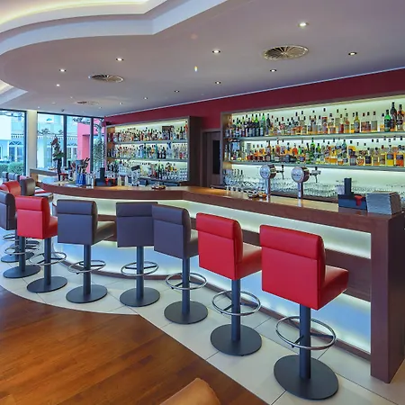 库茨酒店-餐厅 4* 皮尔马森斯